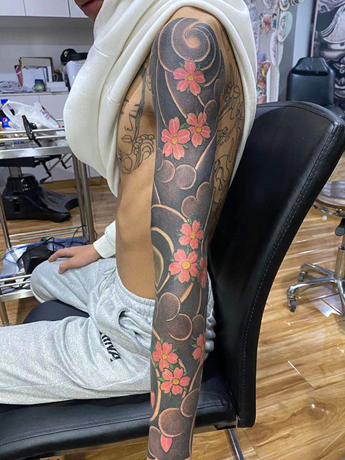 老传统樱花臂纹身